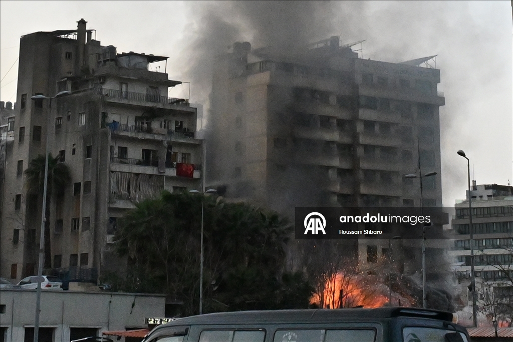 İsrail ordusu, Beyrut'ta merkezi bölgedeki ikinci bir noktaya daha hava saldırısı düzenledi
