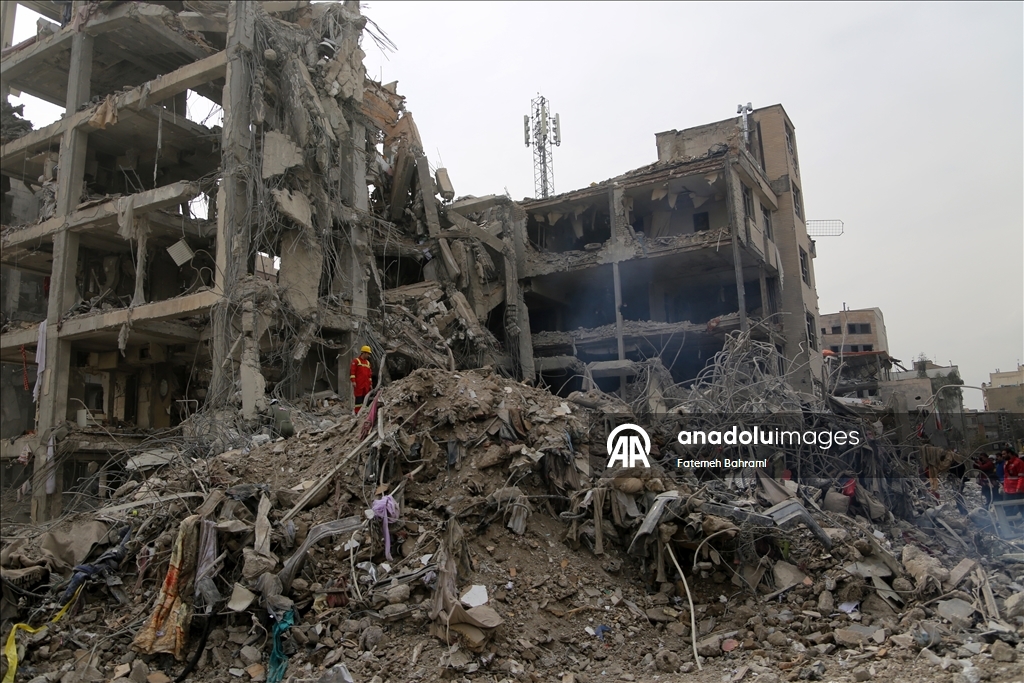 AA ekibi, İsrail-ABD saldırısında hedef alınan başkent Tahran’daki Risalet Meydanı çevresini görüntüledi 3