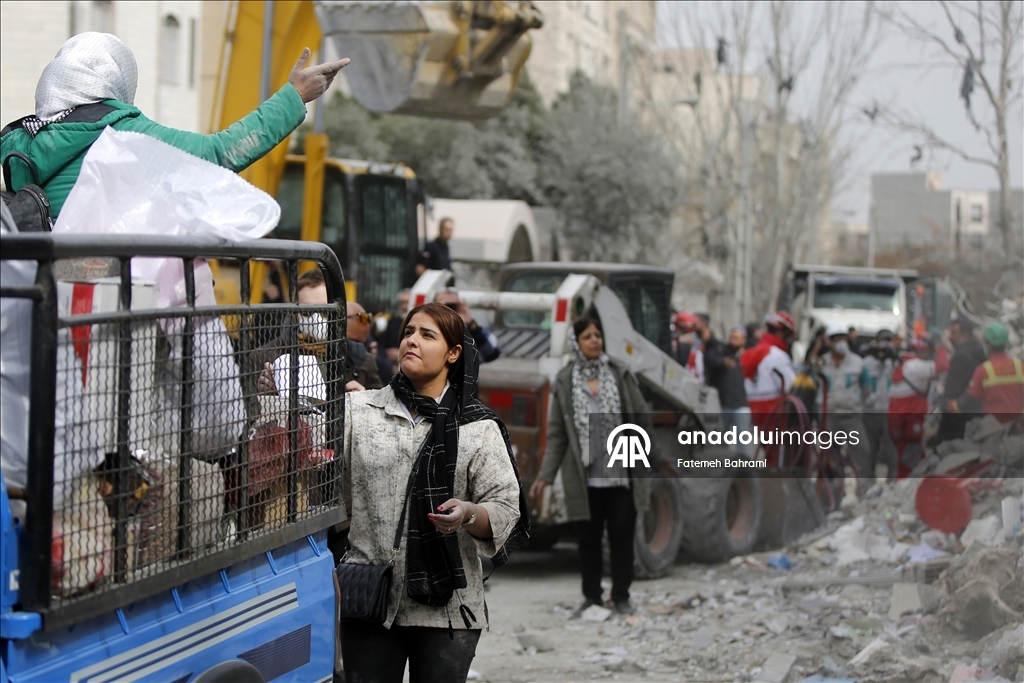 AA ekibi, İsrail-ABD saldırısında hedef alınan başkent Tahran’daki Risalet Meydanı çevresini görüntüledi 1
