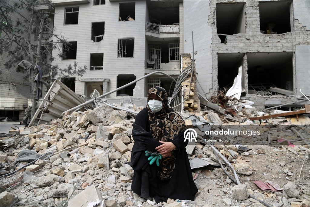 AA ekibi, İsrail-ABD saldırısında hedef alınan başkent Tahran’daki Risalet Meydanı çevresini görüntüledi 13