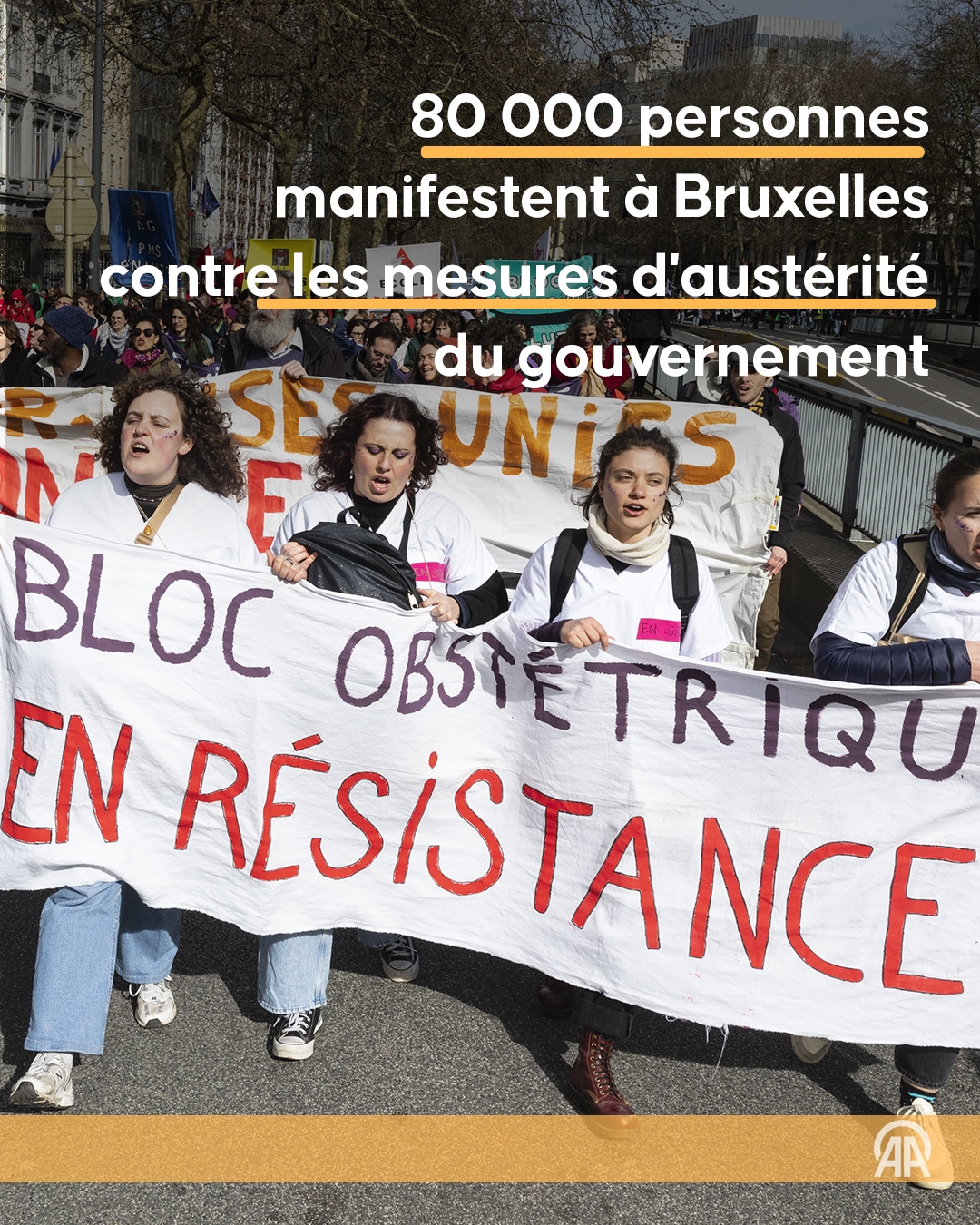Environ 100 000 personnes ont défilé dans les rues de Bruxelles pour protester contre les mesures d'austérité du gouvernement belge, après trois jours de grève ferroviaire. 