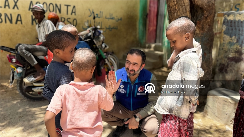 Праздничные наряды от турецких благотворителей принесли радость сиротам в Сомали