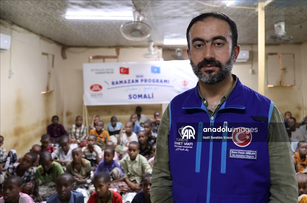 Праздничные наряды от турецких благотворителей принесли радость сиротам в Сомали