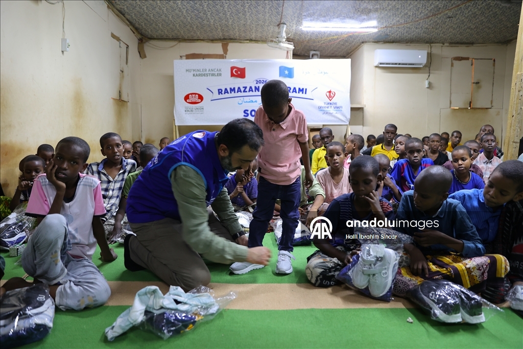 Праздничные наряды от турецких благотворителей принесли радость сиротам в Сомали