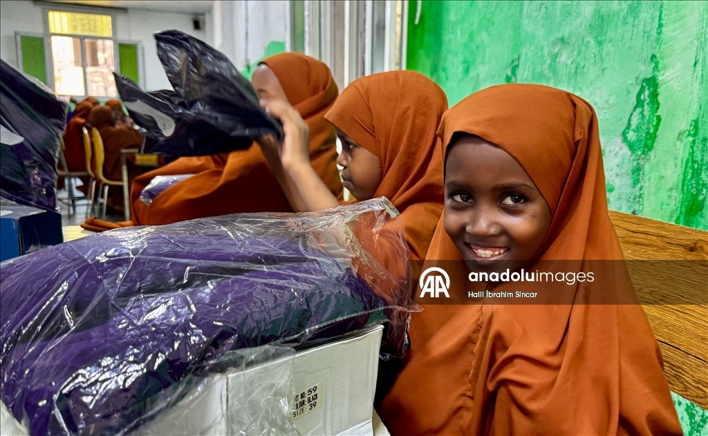 Праздничные наряды от турецких благотворителей принесли радость сиротам в Сомали