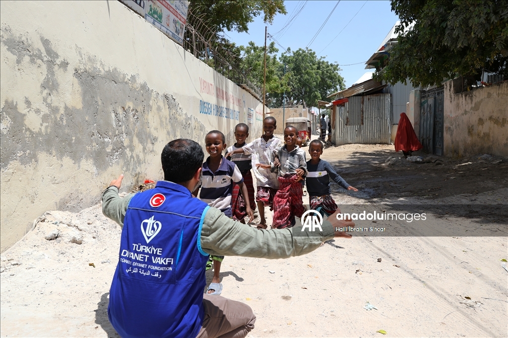 Праздничные наряды от турецких благотворителей принесли радость сиротам в Сомали