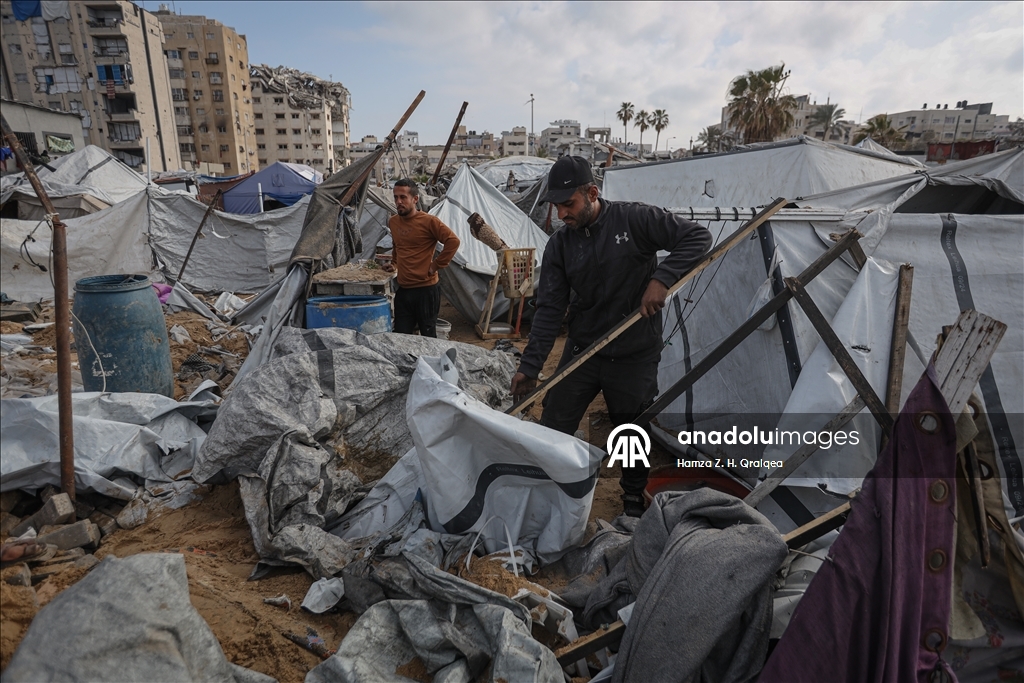 Израиль продолжает атаки на Газу, несмотря на перемирие