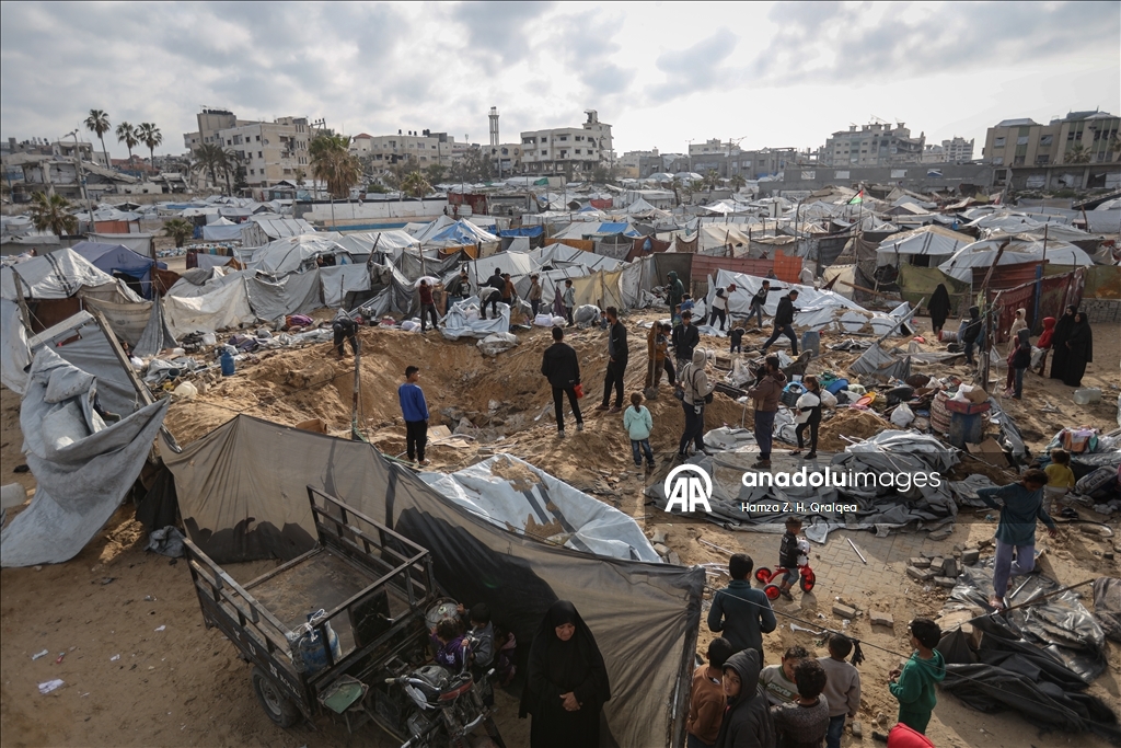 Израиль продолжает атаки на Газу, несмотря на перемирие