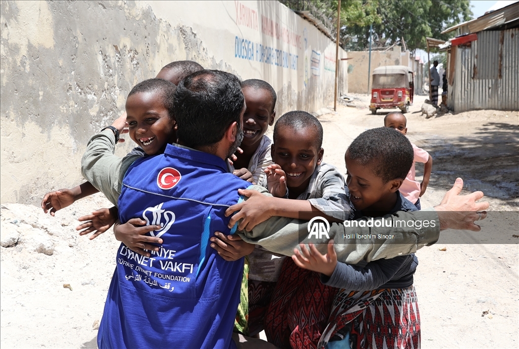 Праздничные наряды от турецких благотворителей принесли радость сиротам в Сомали