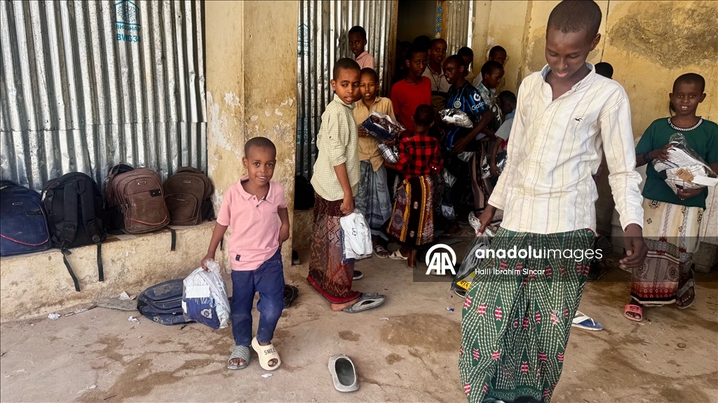 Праздничные наряды от турецких благотворителей принесли радость сиротам в Сомали