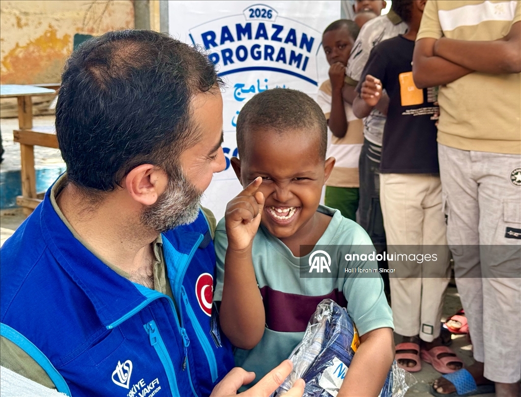 Праздничные наряды от турецких благотворителей принесли радость сиротам в Сомали