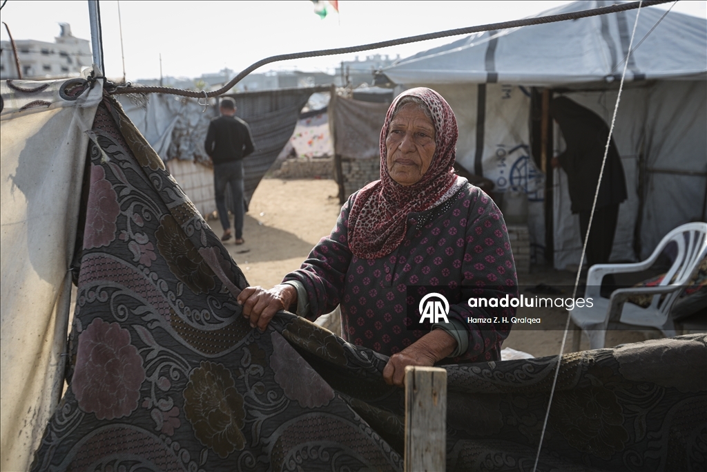 Израиль продолжает атаки на Газу, несмотря на перемирие