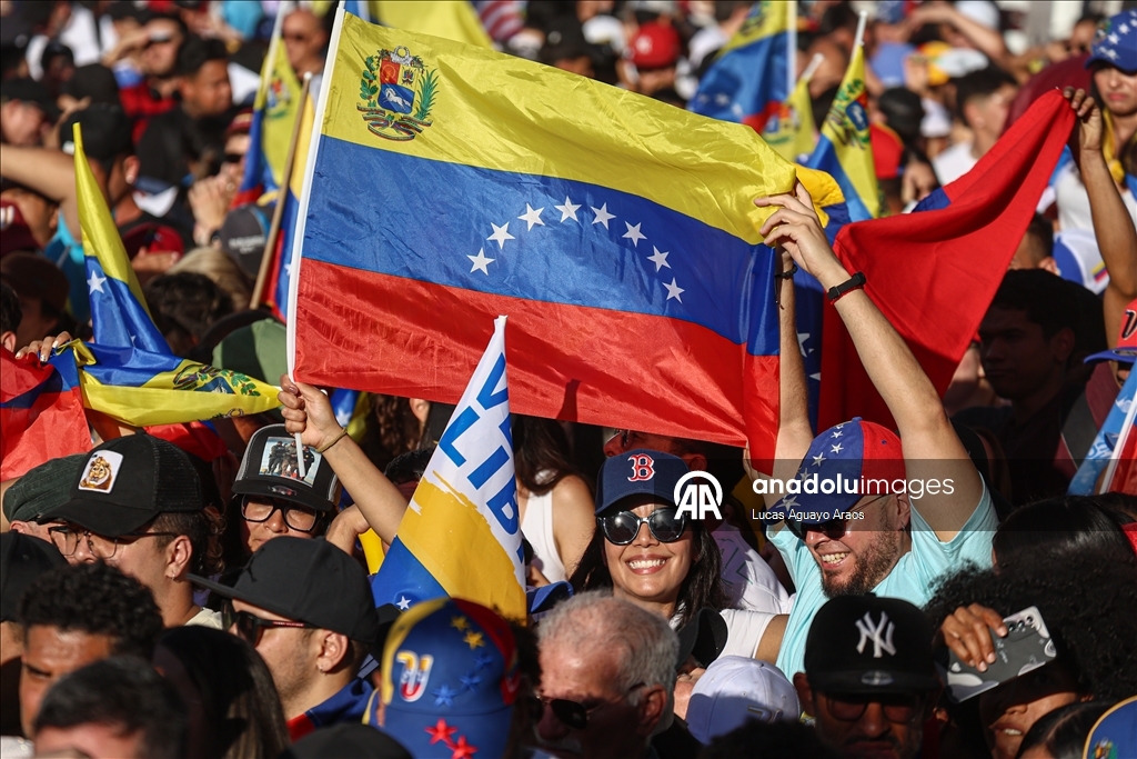 Лидер венесуэльской оппозиции Мария Корина Мачадо встретилась со сторонниками