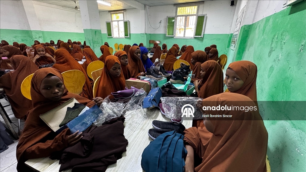 Праздничные наряды от турецких благотворителей принесли радость сиротам в Сомали