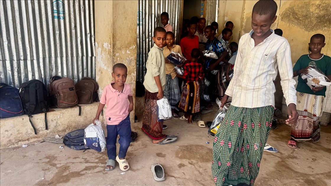 Праздничные наряды от турецких благотворителей принесли радость сиротам в Сомали