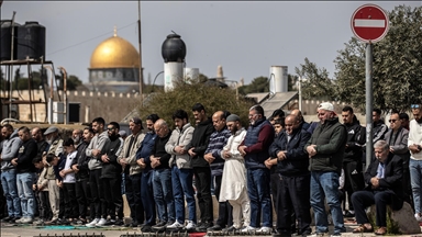 İsrail, ramazanın son cumasında da Mescid-i Aksa'da namaz kılınmasını engelledi