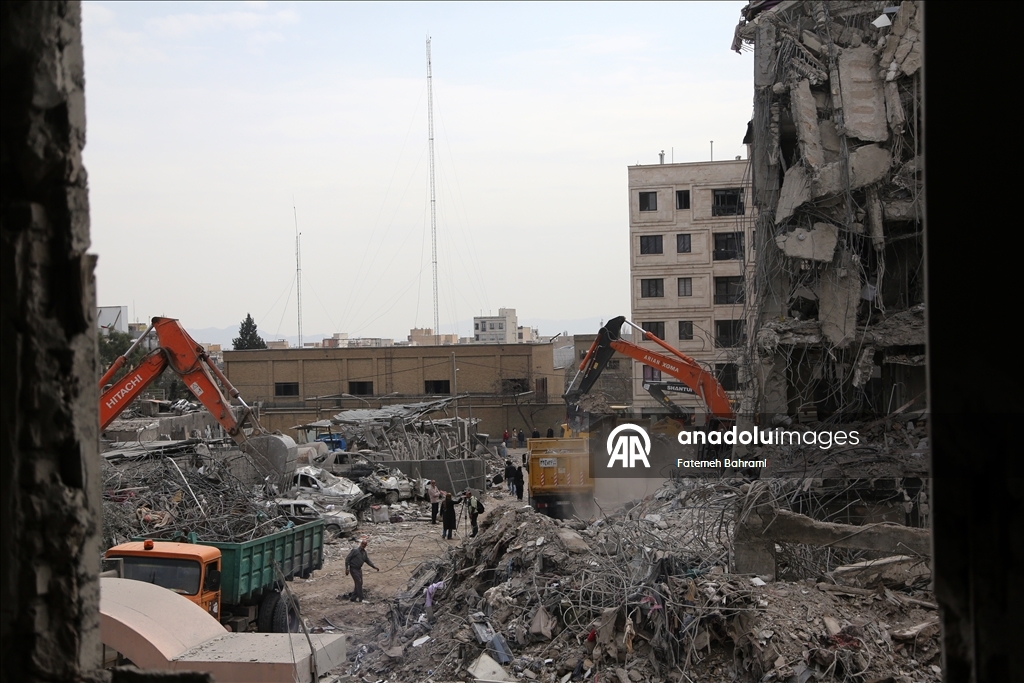 الأناضول توثق الأضرار بساحة رسالت بطهران عقب هجوم إسرائيلي وأمريكي