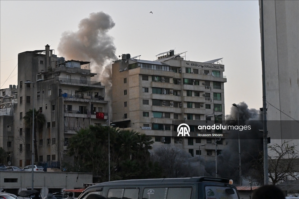 غارات إسرائيلية تستهدف مبنيين في بيروت بعد إنذار بإخلائهما