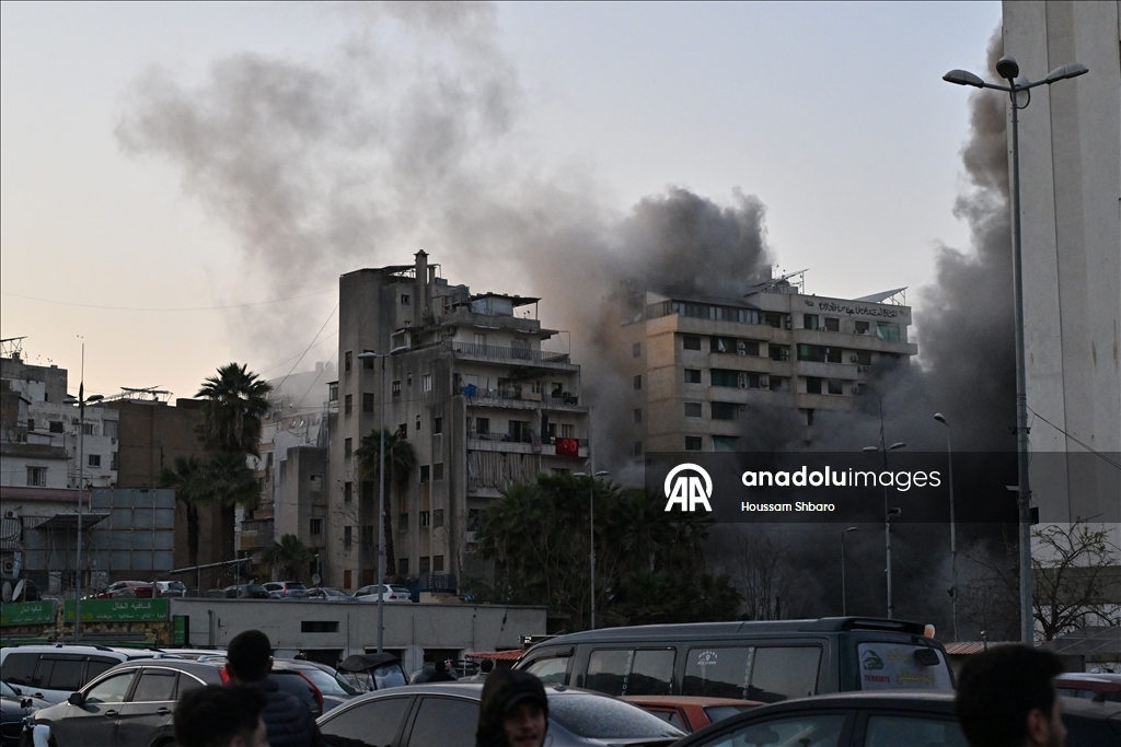 غارات إسرائيلية تستهدف مبنيين في بيروت بعد إنذار بإخلائهما