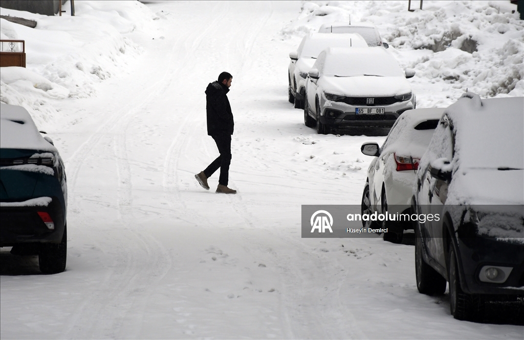 Kars'ta kar yağışı ve soğuk hava etkili oldu