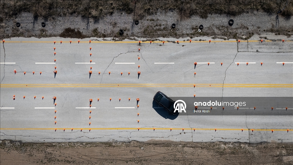 Trafik polisleri, zorlu parkurlarla sahada karşılaşabilecekleri senaryolara hazırlanıyor