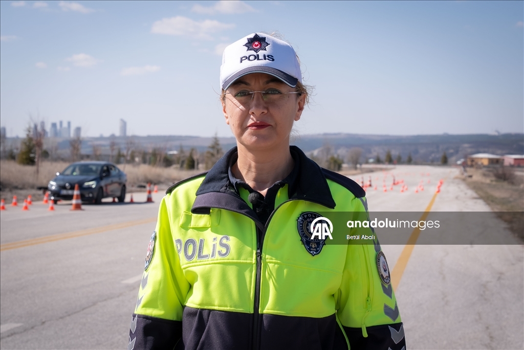Trafik polisleri, zorlu parkurlarla sahada karşılaşabilecekleri senaryolara hazırlanıyor