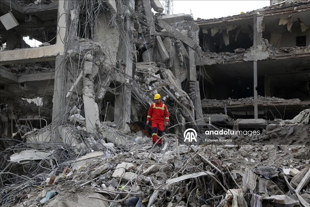 الأناضول توثق الأضرار بساحة رسالت بطهران عقب هجوم إسرائيلي وأمريكي