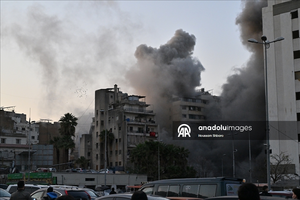 غارات إسرائيلية تستهدف مبنيين في بيروت بعد إنذار بإخلائهما