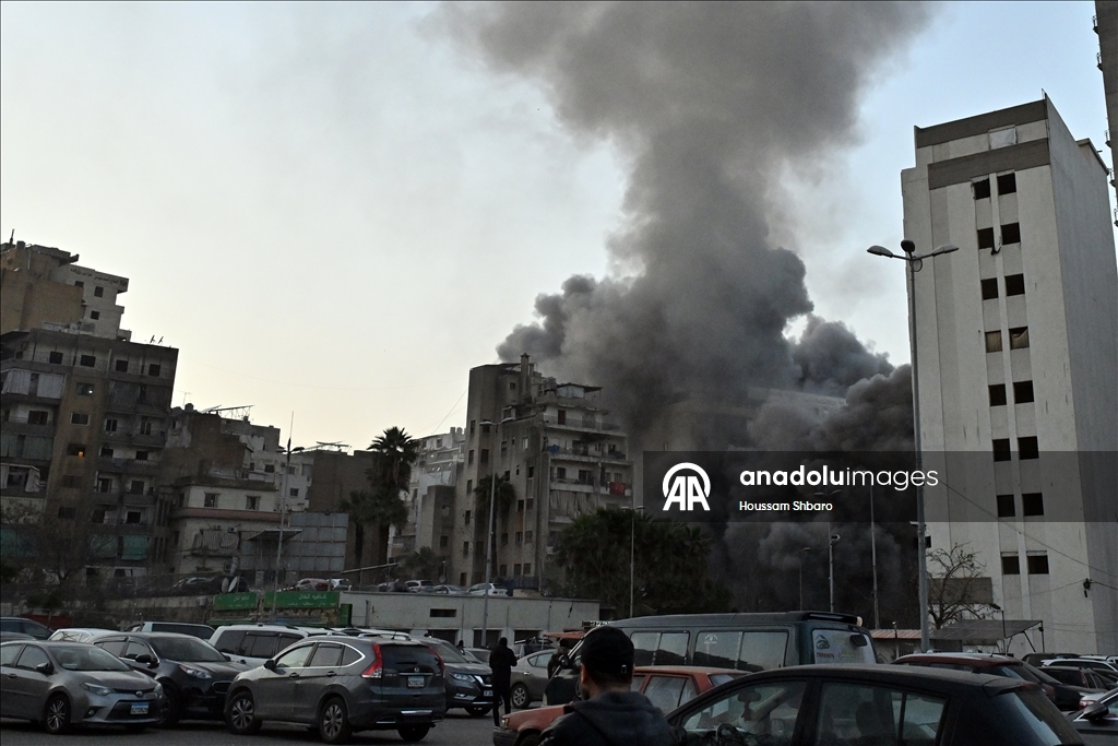 غارات إسرائيلية تستهدف مبنيين في بيروت بعد إنذار بإخلائهما