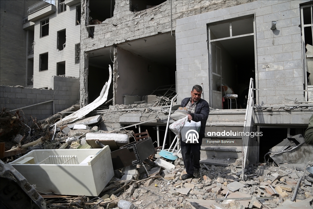 الأناضول توثق الأضرار بساحة رسالت بطهران عقب هجوم إسرائيلي وأمريكي