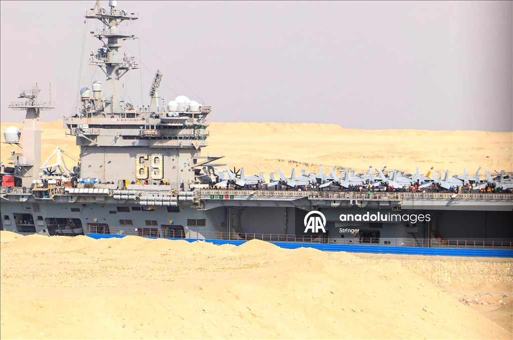 ABD uçak gemisi, Süveyş Kanalı'ndan geçerken görüntülendi 2