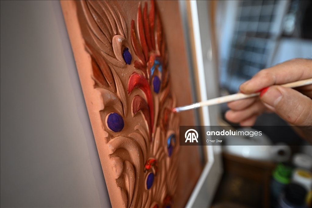 Турецкий офтальмолог делится с пациентами целительной силой искусства