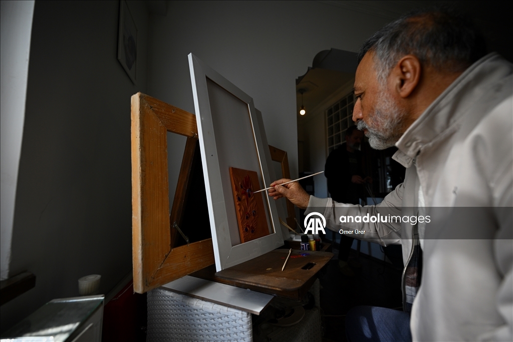 Турецкий офтальмолог делится с пациентами целительной силой искусства