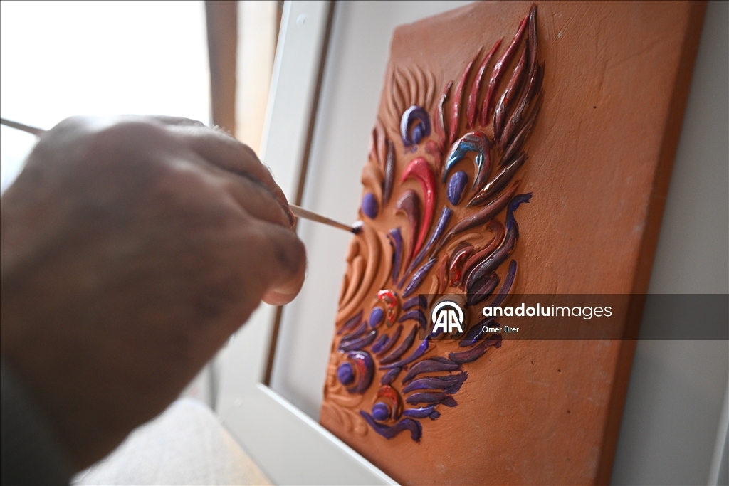 Турецкий офтальмолог делится с пациентами целительной силой искусства