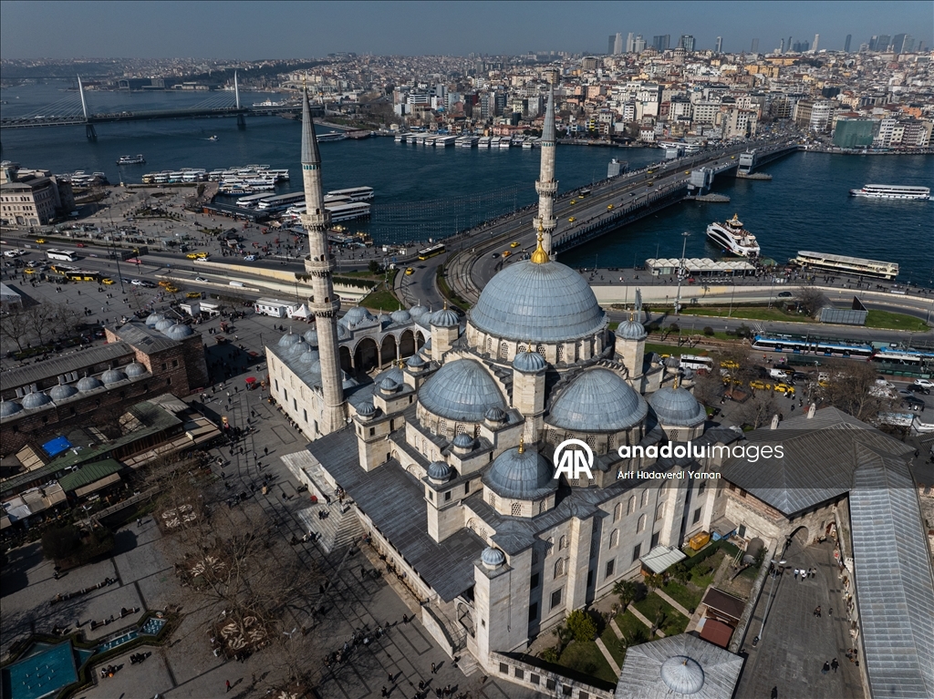"يني جامع" بإسطنبول.. مسجد عثماني يعكس دور السلطانات في العمارة