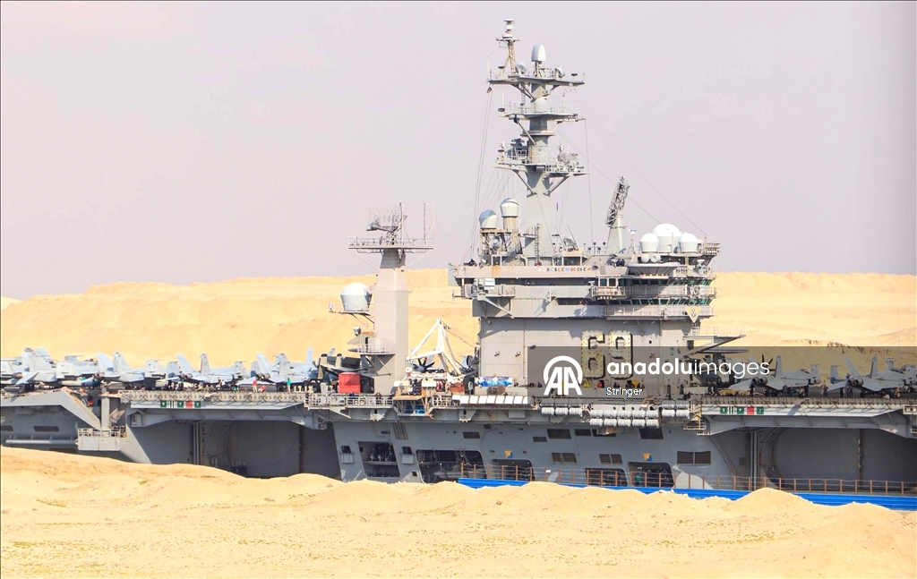 ABD uçak gemisi, Süveyş Kanalı'ndan geçerken görüntülendi 3