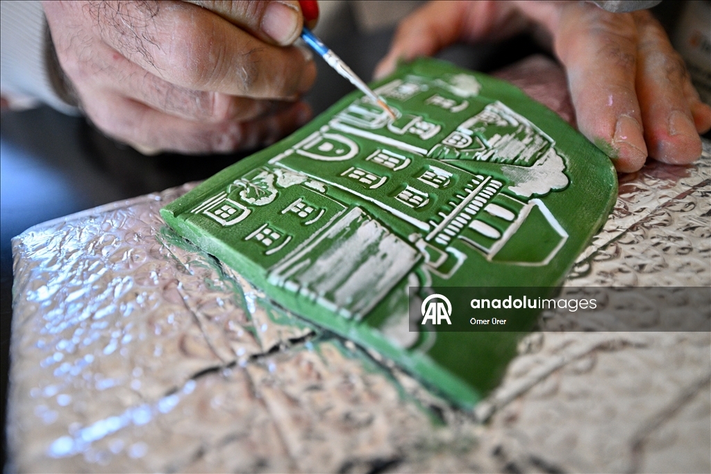 Турецкий офтальмолог делится с пациентами целительной силой искусства