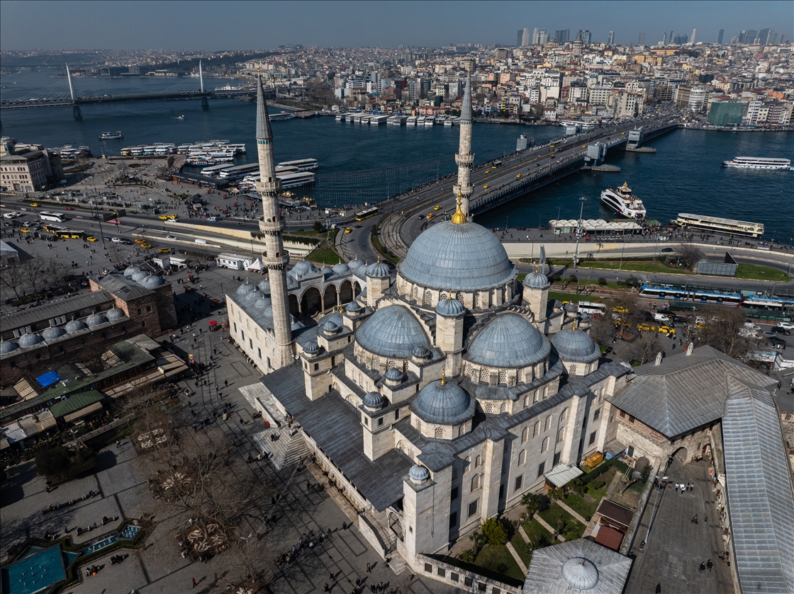 "يني جامع" بإسطنبول.. مسجد عثماني يعكس دور السلطانات في العمارة