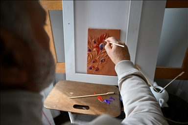 Турецкий офтальмолог делится с пациентами целительной силой искусства