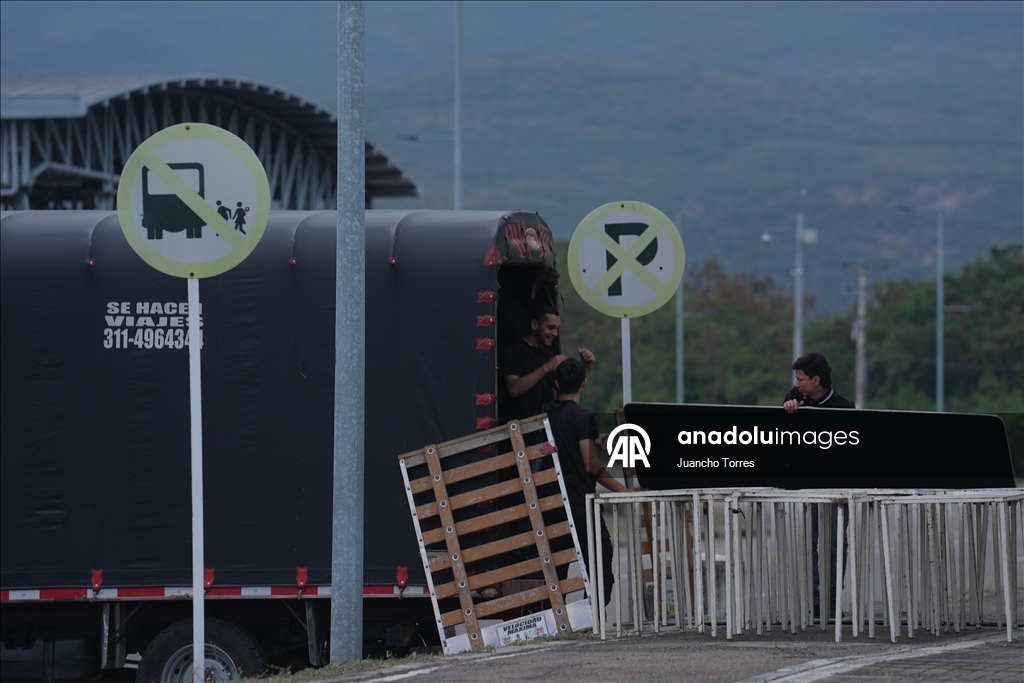 Встреча президентов Колумбии и Венесуэлы отменена