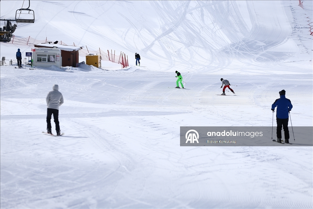 Весеннее катание на лыжах в горнолыжном центре Хесарек