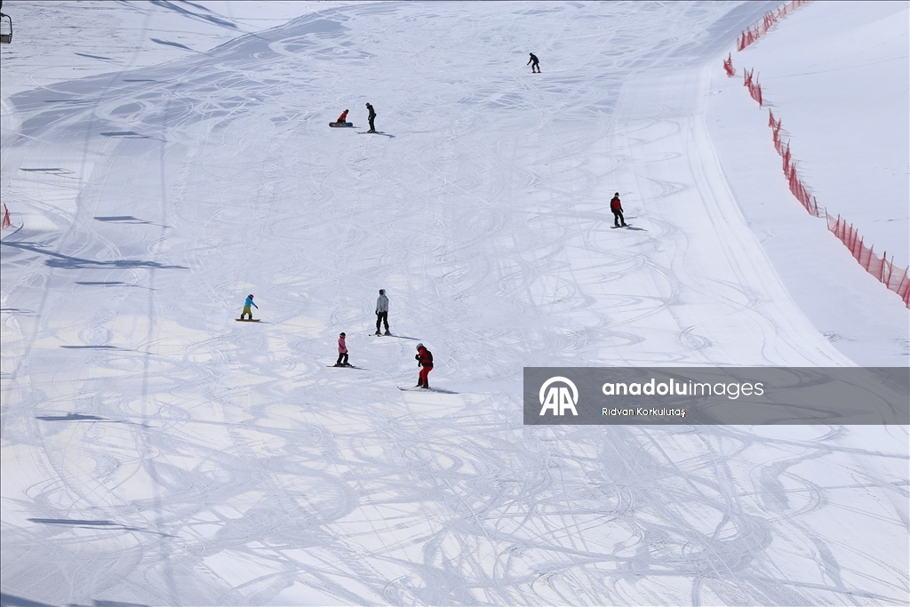 Весеннее катание на лыжах в горнолыжном центре Хесарек