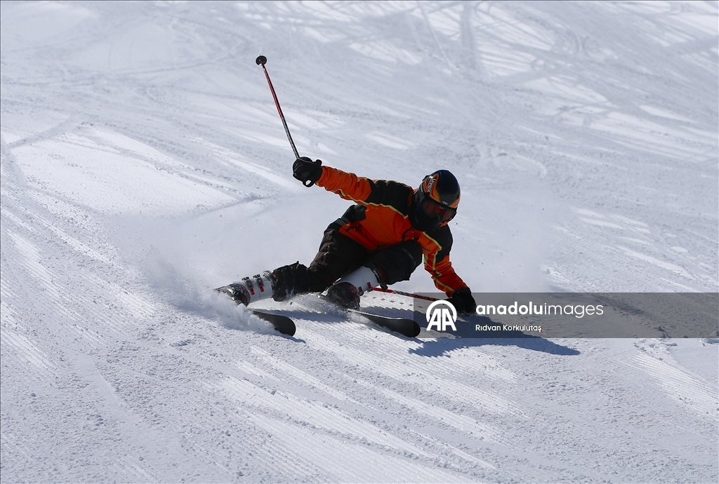 Весеннее катание на лыжах в горнолыжном центре Хесарек