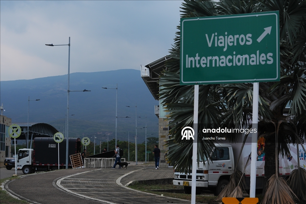 Встреча президентов Колумбии и Венесуэлы отменена