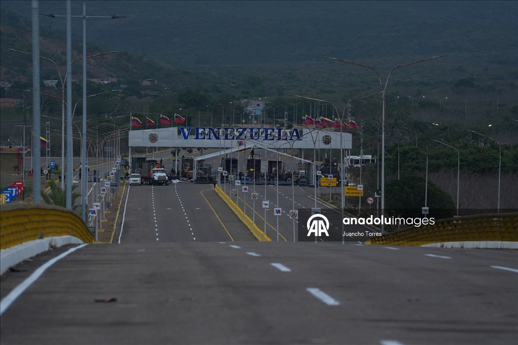 Встреча президентов Колумбии и Венесуэлы отменена