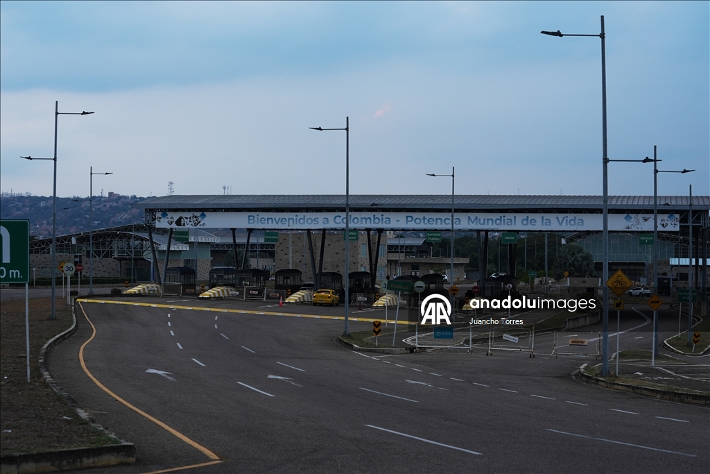 Встреча президентов Колумбии и Венесуэлы отменена