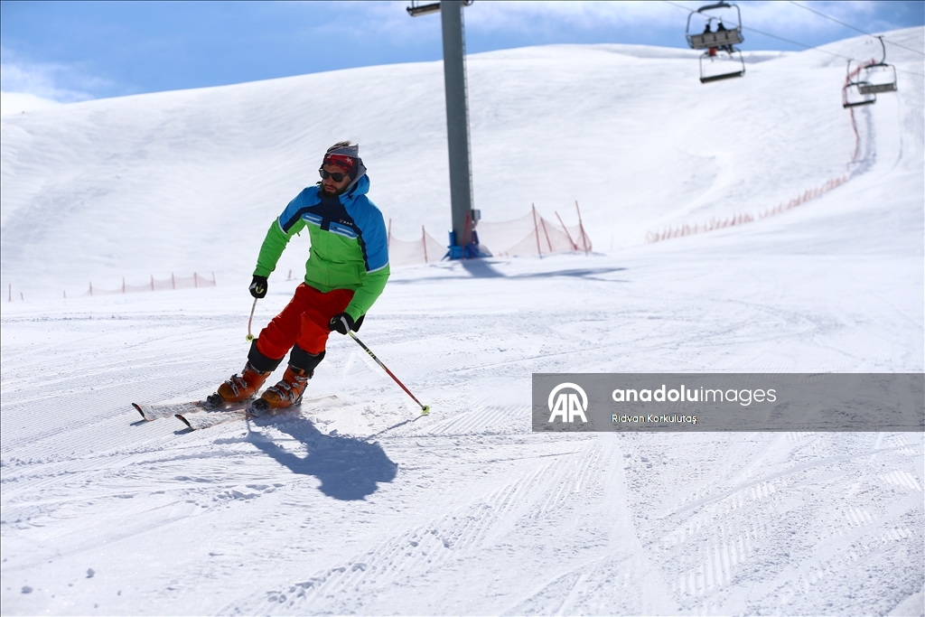 Весеннее катание на лыжах в горнолыжном центре Хесарек