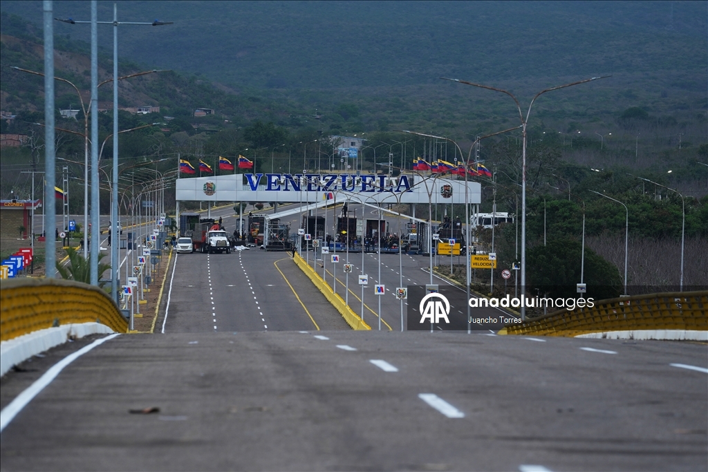 Встреча президентов Колумбии и Венесуэлы отменена