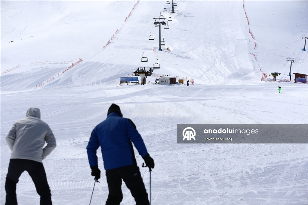 Весеннее катание на лыжах в горнолыжном центре Хесарек