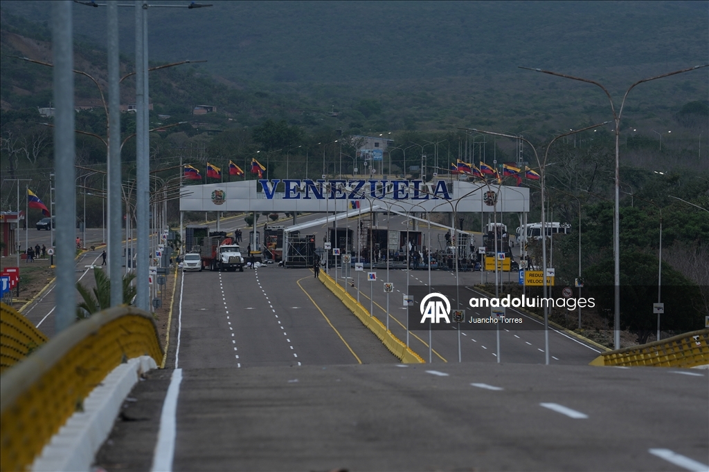 Встреча президентов Колумбии и Венесуэлы отменена